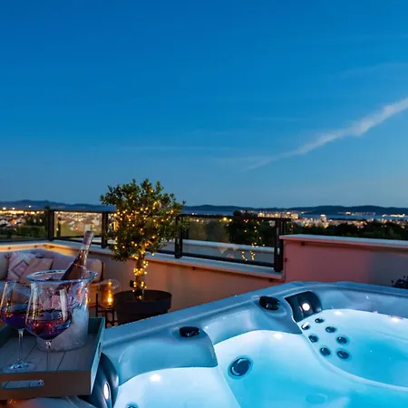 Sky Lounge & - Rooftop Wellness & Gym 아파트 자다르
