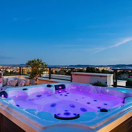 Sky Lounge & - Rooftop Wellness & Gym