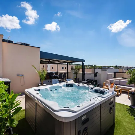 Sky Lounge & - Rooftop Wellness & Gym 자다르