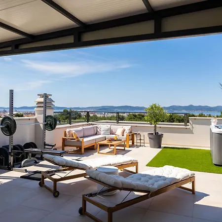 Sky Lounge & - Rooftop Wellness & Gym * 자다르