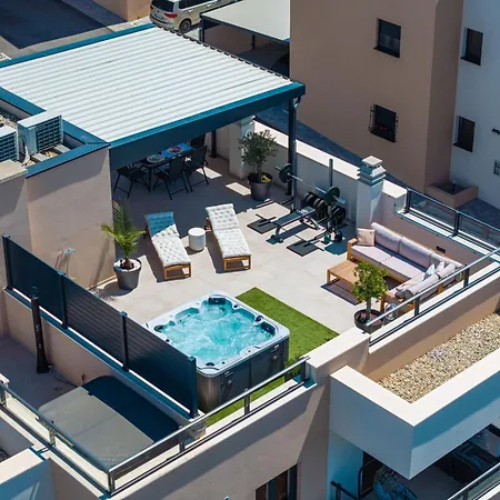 Sky Lounge & - Rooftop Wellness & Gym 아파트