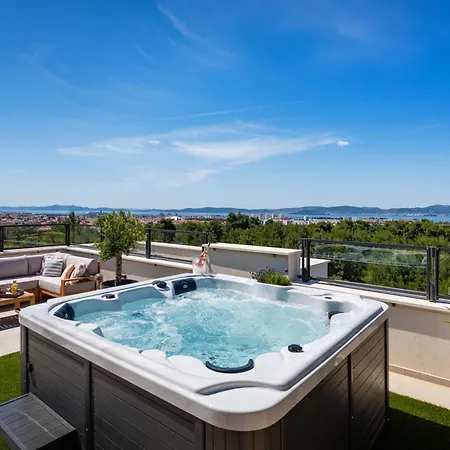 아파트 Sky Lounge & - Rooftop Wellness & Gym 자다르