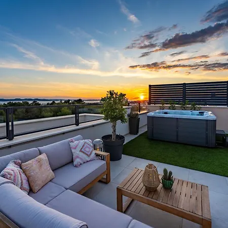 Sky Lounge & - Rooftop Wellness & Gym 아파트 자다르