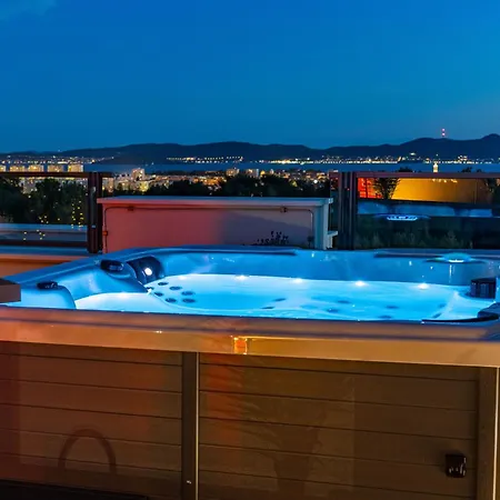 아파트 Sky Lounge & - Rooftop Wellness & Gym *