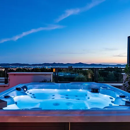 Sky Lounge & - Rooftop Wellness & Gym * 자다르
